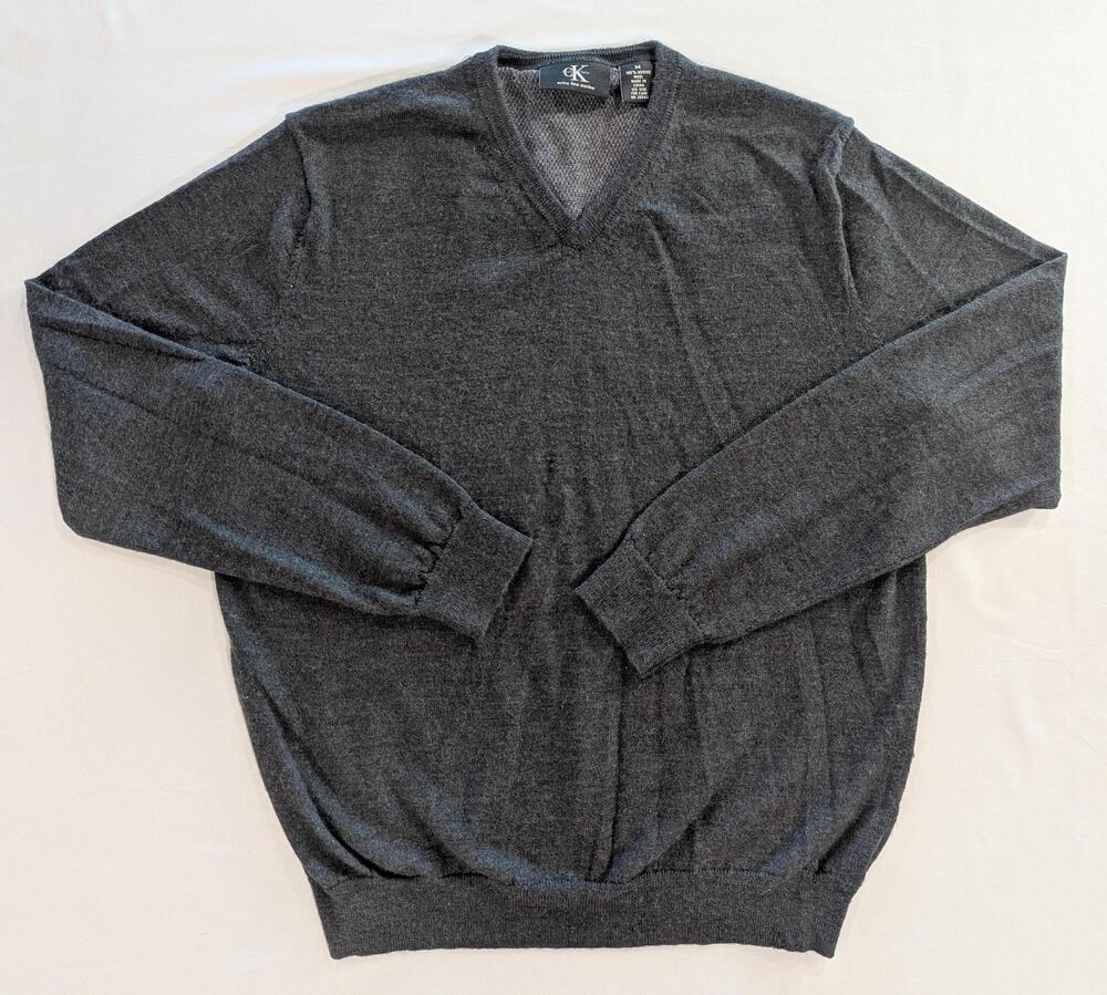 Calvin Klein Sweater Mens M Gray V Neck Extra Fine Merino Wool Knit Pullover
